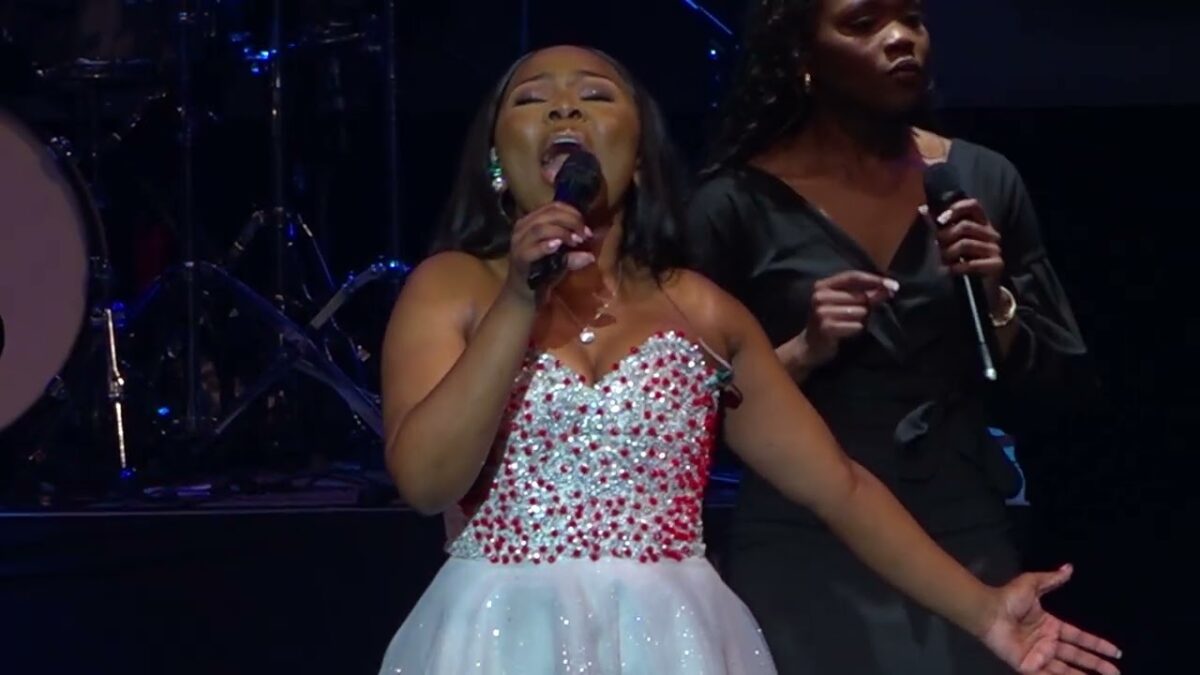 Nontokozo Mkhize - Nontokozo Mkhize - Hallelujah (Live) (Official Visualizer)