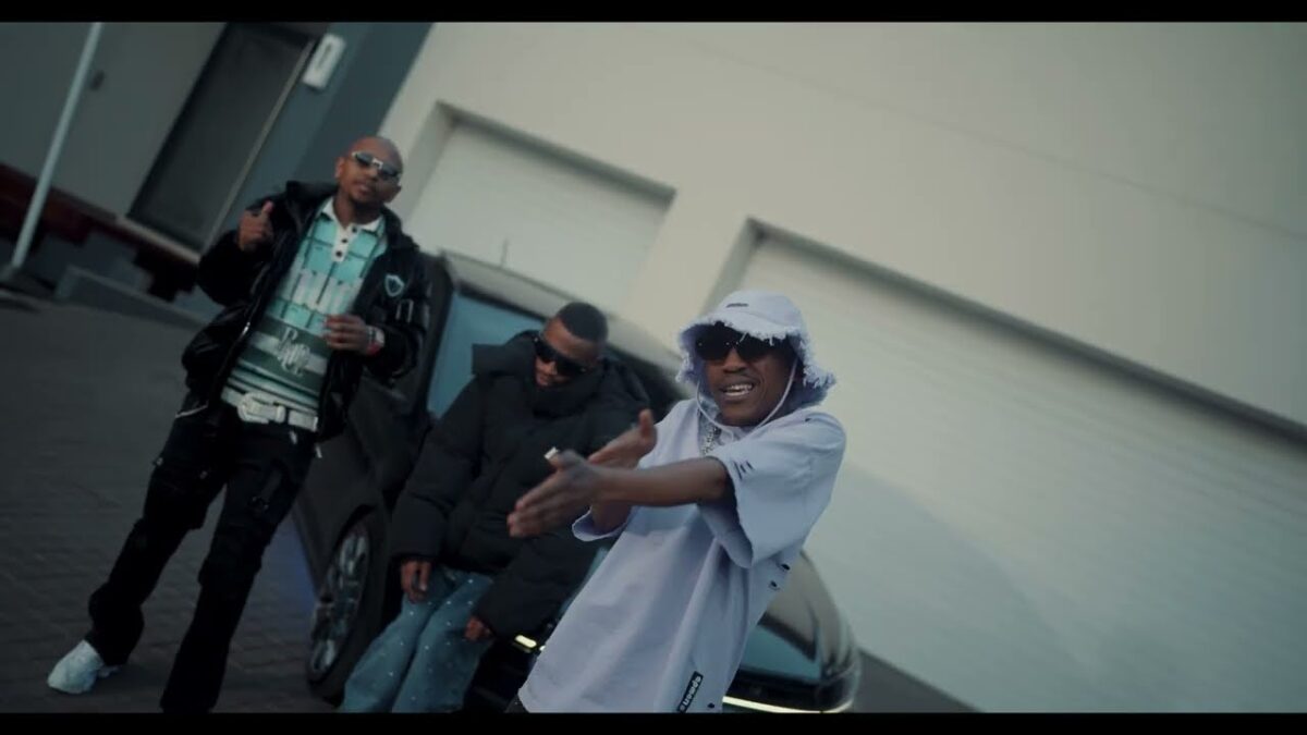 Soul Barbie - 2woshort, AI Xapo, Soul Barbie & LeeMcKrazy- Touch Your Toes ft  Stompiiey, Sjax & King P