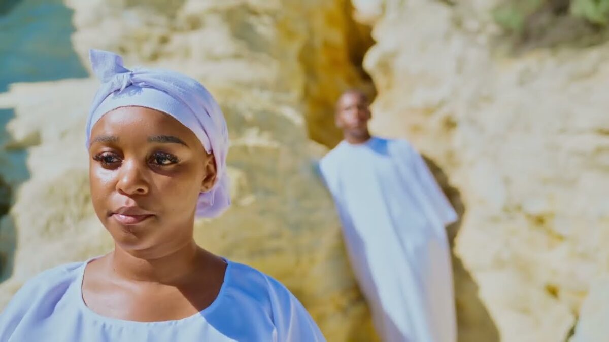 Mbalenhle M - Mbalenhle M - Mbalenhle's Prayer Feat. Smanga, VeeRsa & Soultaker Mthathi  ( Official Music Video )